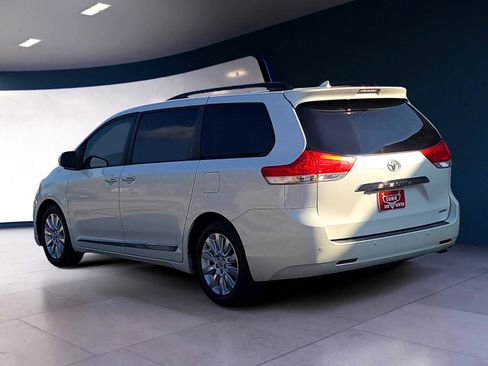Used 2013 Toyota Sienna XLE image 3