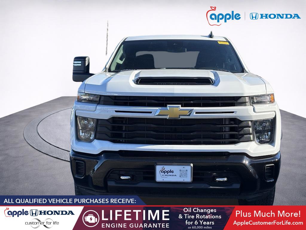 Used 2025 Chevrolet Silverado 2500 Custom w/ Custom Convenience Package AWD/4WD image 2