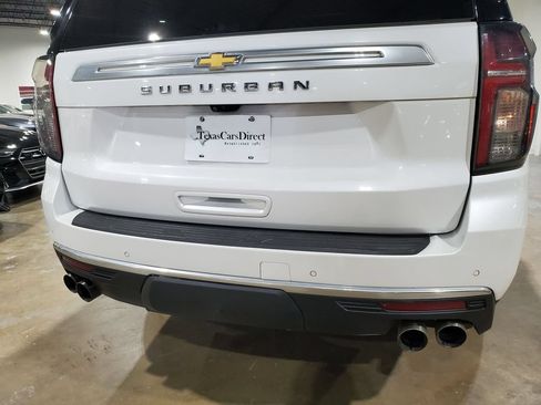 Used 2021 Chevrolet Suburban High Country w/ Premium Package RWD image 45
