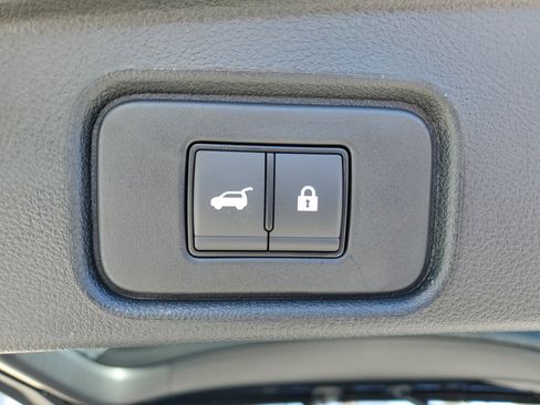 New 2026 Nissan Pathfinder SV image 7