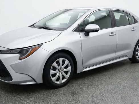 Used 2025 Toyota Corolla LE FWD image 3