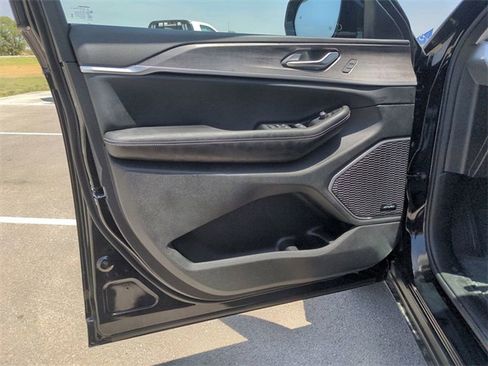 New 2023 Jeep Grand Cherokee 4WD 4xe w/ Luxury Tech Group II image 8
