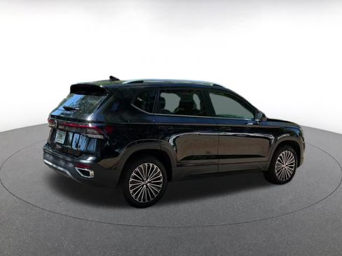 Used 2025 Volkswagen Taos SE FWD image 15