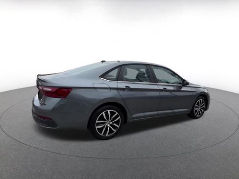 Used 2025 Volkswagen Jetta SE image 15