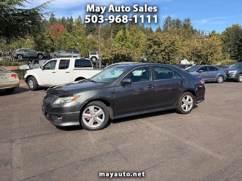 Used 2011 Toyota Camry SE image 1