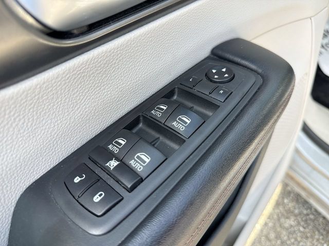 Used 2020 Chrysler Pacifica Touring-L Plus FWD image 13