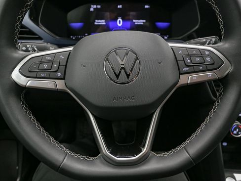 Used 2023 Volkswagen Taos SE image 37