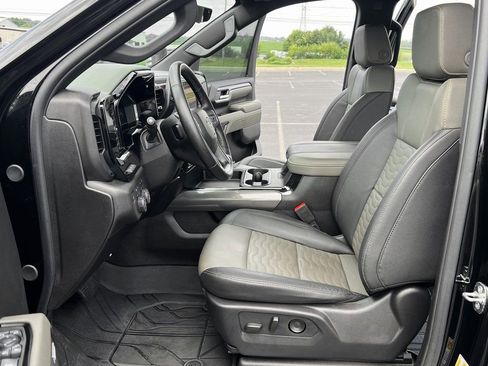 Used 2024 Chevrolet Silverado 2500 ZR2 w/ Technology Package image 2