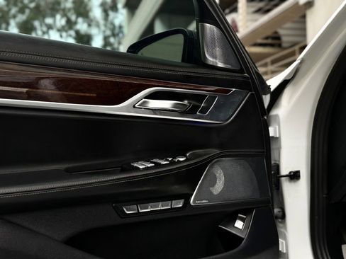 Used 2017 BMW 750i xDrive image 17