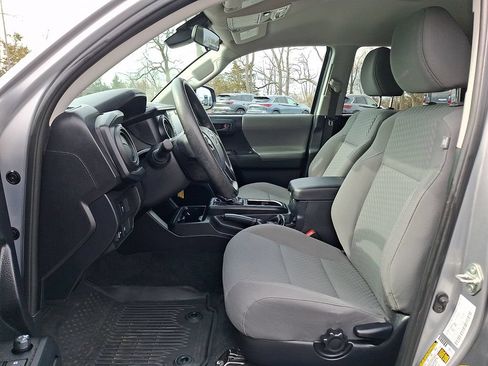 Used 2020 Toyota Tacoma SR AWD/4WD image 16