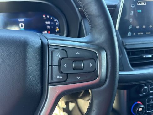 Used 2023 Chevrolet Suburban Premier AWD/4WD image 19