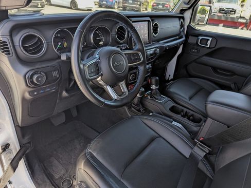 Used 2023 Jeep Wrangler Unlimited Rubicon 4xe w/ Cold Weather Group AWD/4WD image 27