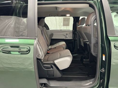 Used 2025 Toyota Sienna LE image 54
