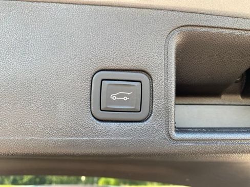 Used 2024 GMC Terrain SLT AWD/4WD image 28