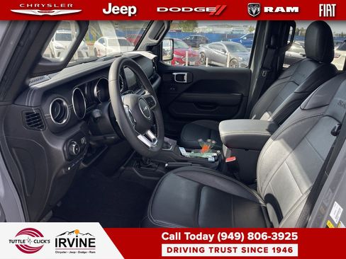 Used 2023 Jeep Wrangler Sahara image 17