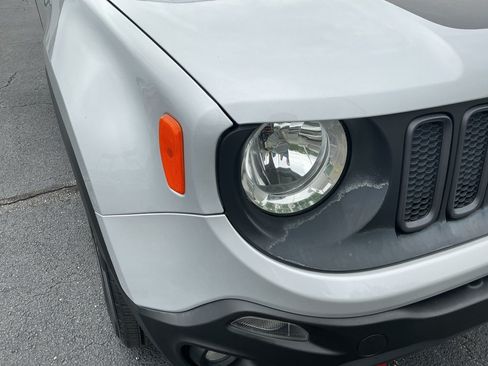 Used 2017 Jeep Renegade Trailhawk AWD/4WD image 28