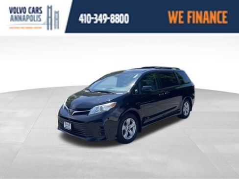 Used 2020 Toyota Sienna LE w/ LE Preferred Package FWD image 4
