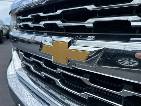 Used 2018 Chevrolet Silverado 1500 LTZ w/ Sport Package AWD/4WD image 10