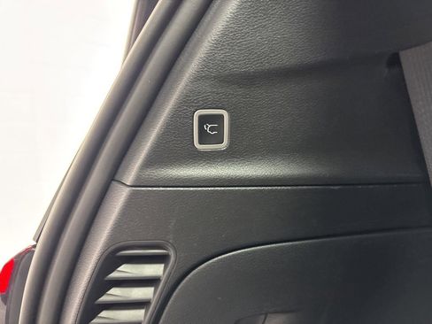 Used 2025 Chrysler Pacifica Limited image 44