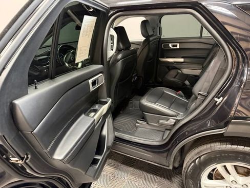 Used 2020 Ford Explorer XLT w/ Equipment Group 202A AWD/4WD image 17