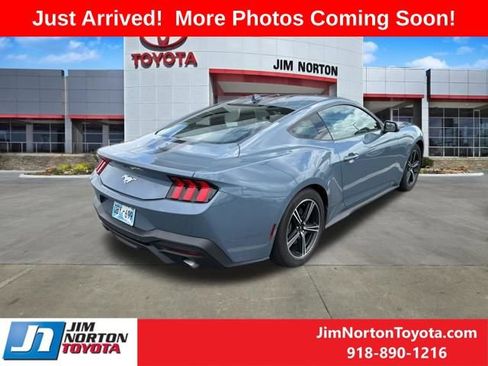 Used 2024 Ford Mustang Coupe RWD image 3