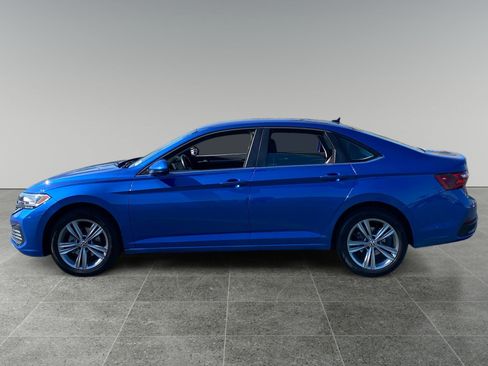 Used 2024 Volkswagen Jetta SE FWD image 2