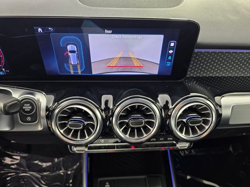 Certified 2025 Mercedes-Benz GLB 250 image 20