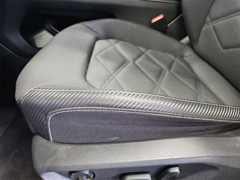 Used 2024 Volkswagen Atlas Cross Sport SE image 29