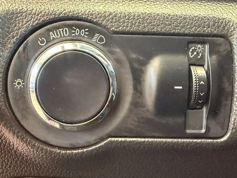 Used 2011 Chevrolet Cruze LT image 18