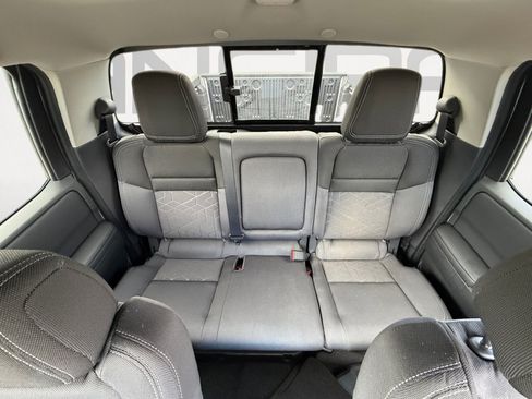 Used 2025 Nissan Frontier SV w/ SV Convenience Package RWD image 19