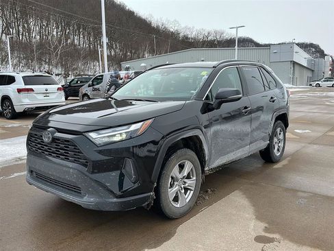 Used 2025 Toyota RAV4 XLE image 13