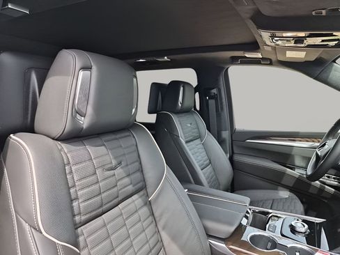 New 2026 Cadillac Escalade ESV Platinum Sport w/ LPO, ONYX Package image 15