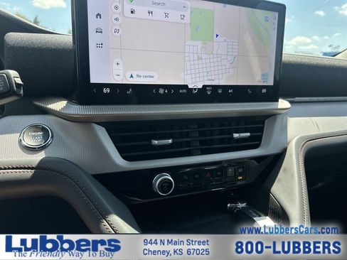 Used 2025 Ford Explorer Active AWD/4WD image 18