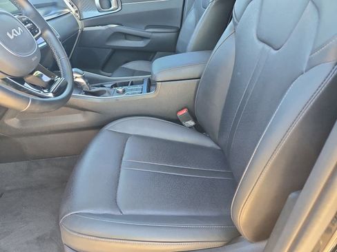 Certified 2022 Kia Sorento S w/ Panoramic Sunroof Package image 14