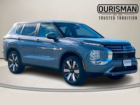 New 2026 Mitsubishi Outlander SE image 1