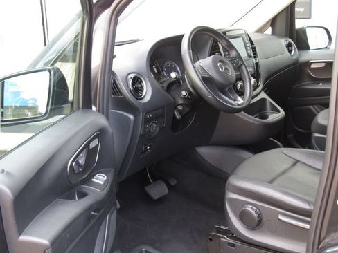 Used 2023 Mercedes-Benz Metris Passenger image 9