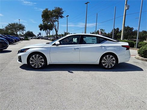 New 2025 Nissan Altima 2.5 SL image 13