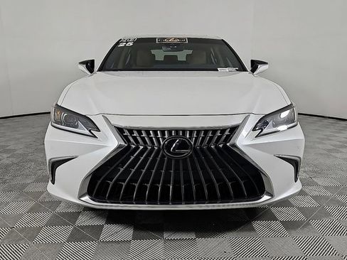 Used 2025 Lexus ES 300h w/ Premium Package image 2