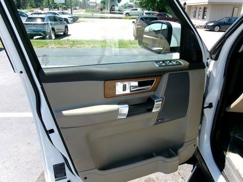 Used 2016 Land Rover LR4 HSE AWD/4WD image 6