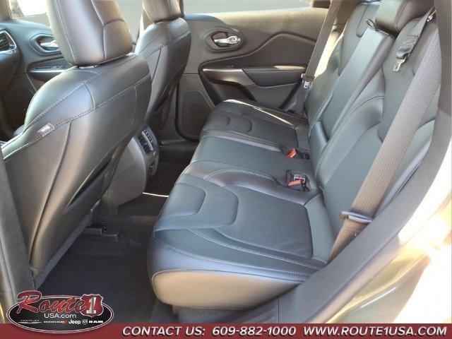 Used 2020 Jeep Cherokee Limited AWD/4WD image 23