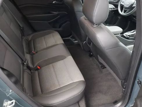 Used 2025 Chevrolet Trax LT FWD image 18