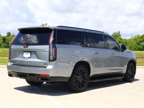 Used 2023 Cadillac Escalade ESV Premium Luxury w/ Performance Package AWD/4WD image 5