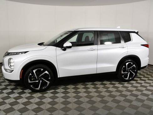 Used 2023 Mitsubishi Outlander SE AWD/4WD image 9