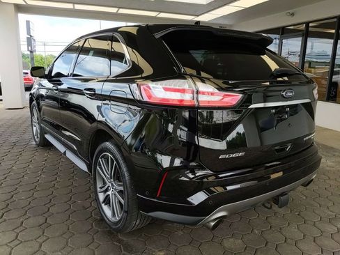 Used 2019 Ford Edge Titanium w/ Equipment Group 301A AWD/4WD image 11