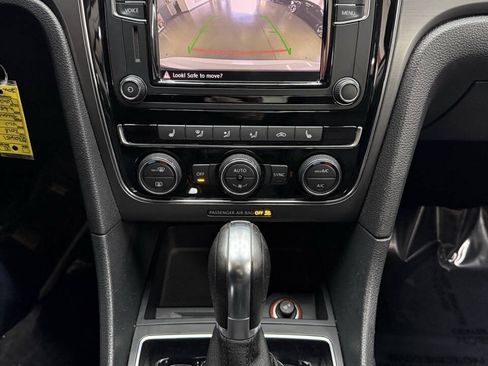 Used 2018 Volkswagen Passat 2.0T R-Line w/ R-Line Lighting Package FWD image 26