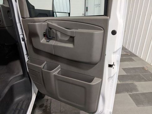 Used 2022 Chevrolet Express 3500 w/ Power Convenience Package image 18