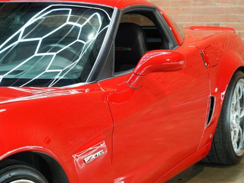 Used 2006 Chevrolet Corvette Z06 w/ Preferred Equipment Group RWD image 20