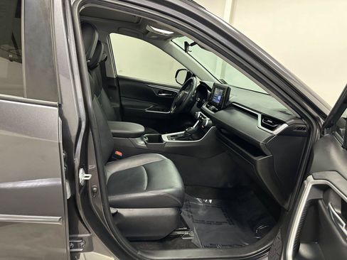 Used 2022 Toyota RAV4 XLE Premium AWD/4WD image 39