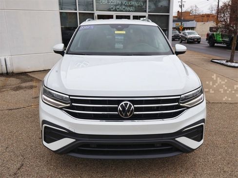 Certified 2022 Volkswagen Tiguan SE image 8
