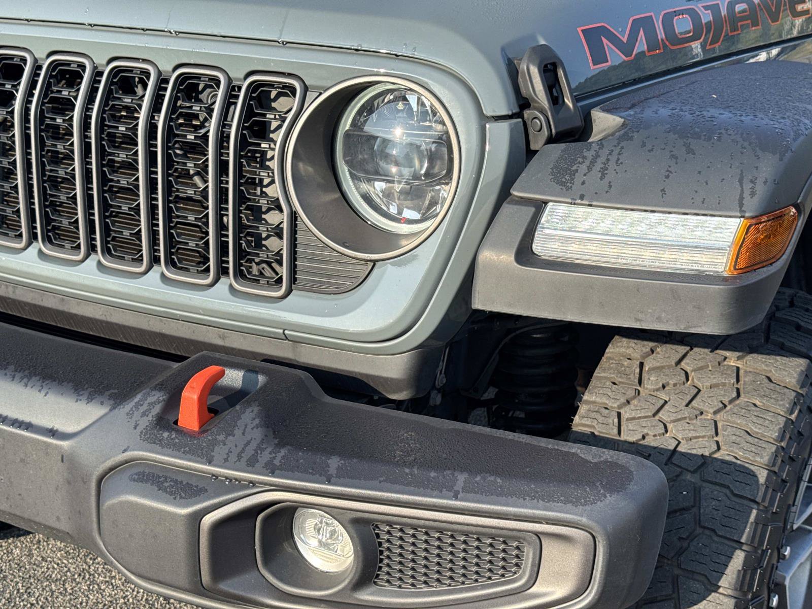 Used 2026 Jeep Gladiator Mojave AWD/4WD image 9